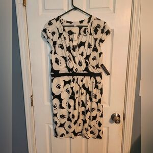New York & Company NWT Monochrome Floral Dress size L